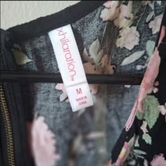 Xhilaration Black Floral Wrap Dress - Size M - Ruffle V-Neck - Summer  Chic - Picture 3 of 5